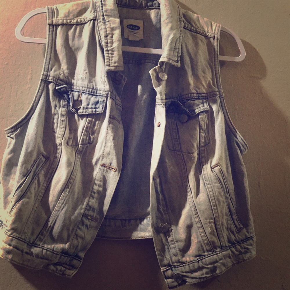 Denim light-wash vest